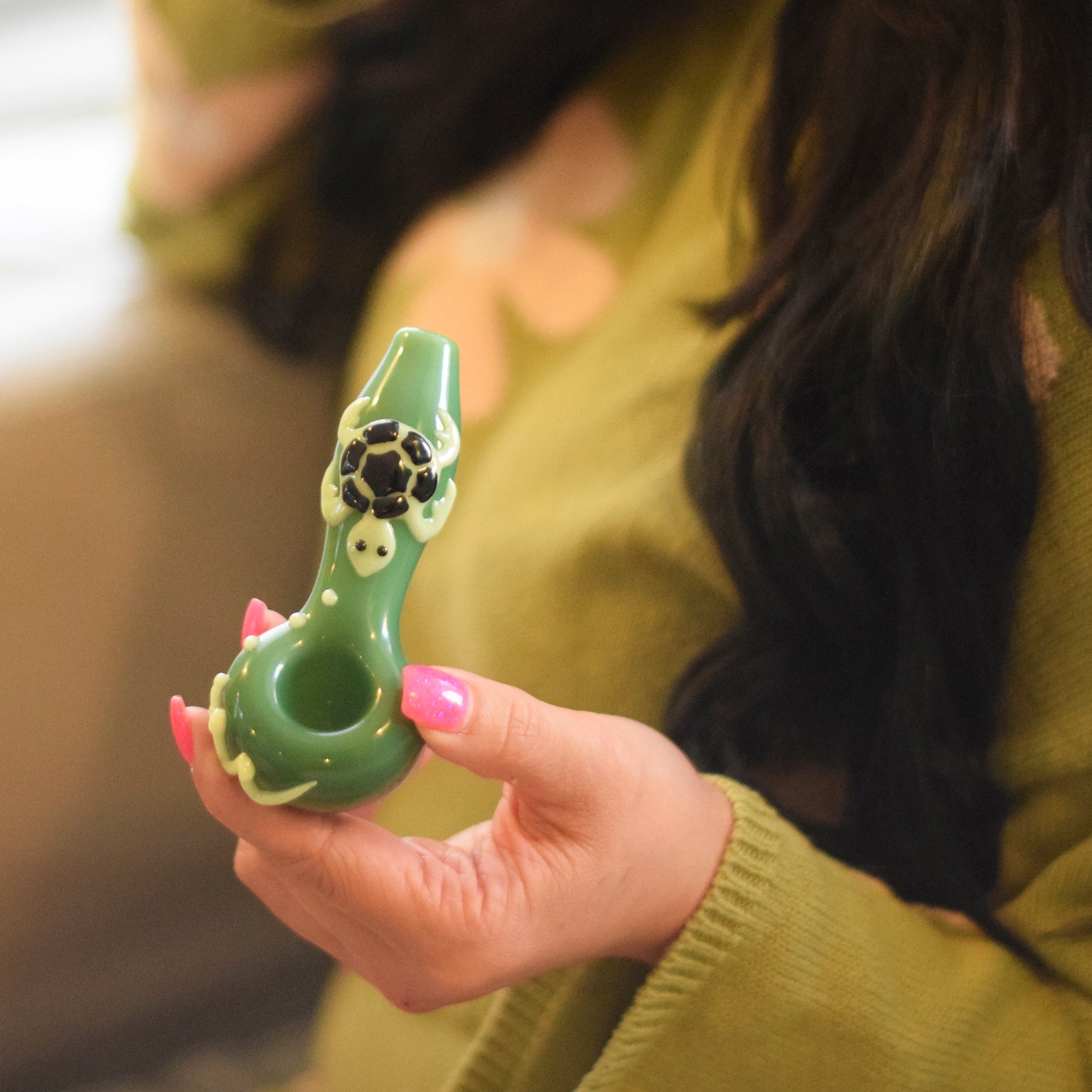 Glowing Turtle Pipe - 4in - Image 7