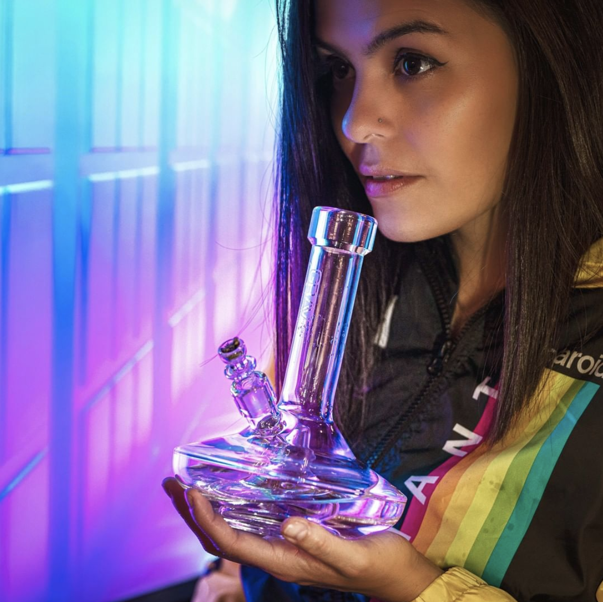 GRAV Small Wide Base Water Pipe - 8in - Image 3