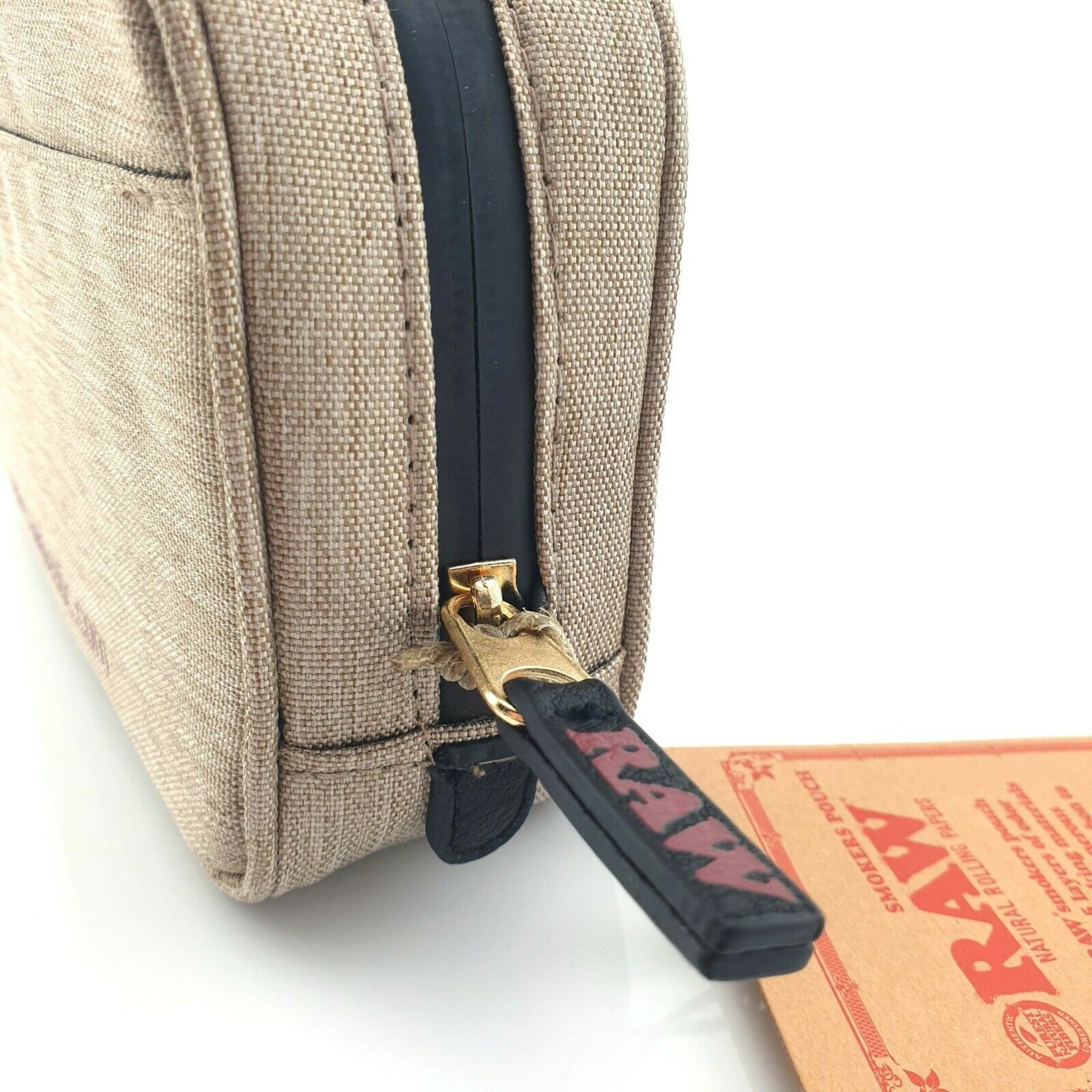 RAW Smell Proof Smokers Pouch - Image 3