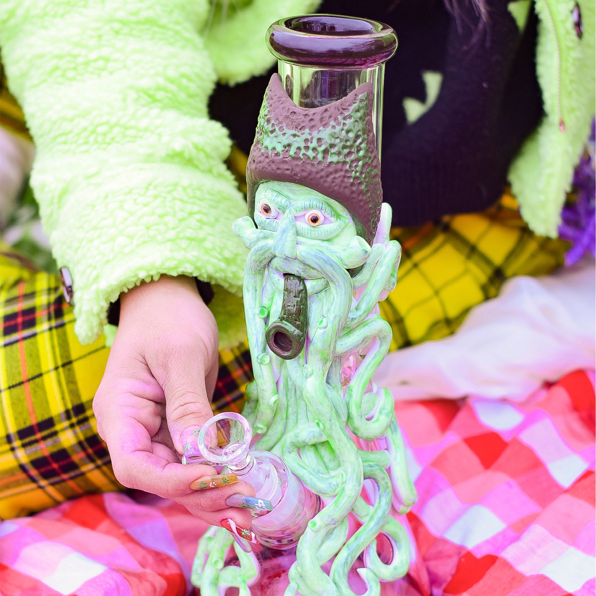 Sea Sorcerer Bong - 12.5in - Image 2