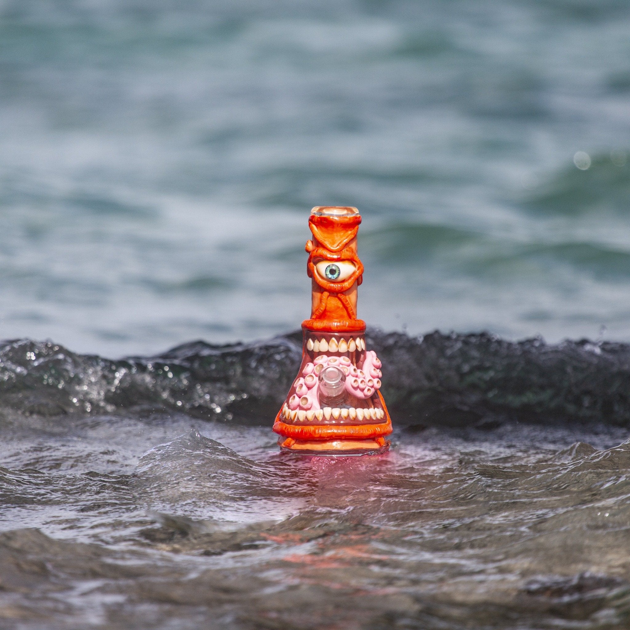 Underwater Cyclops Bong - 13in - Image 7